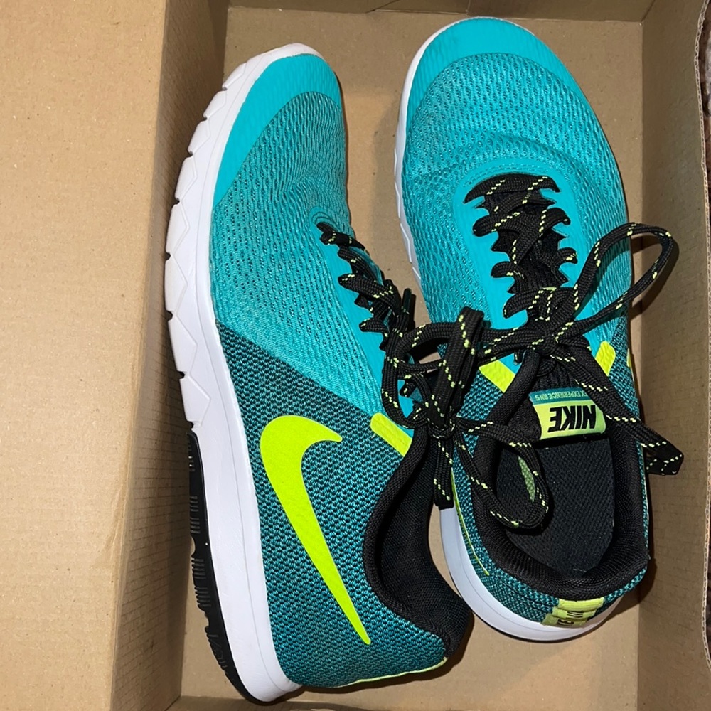 WMNS NIKE FLEX EXPERIENCE RN 5